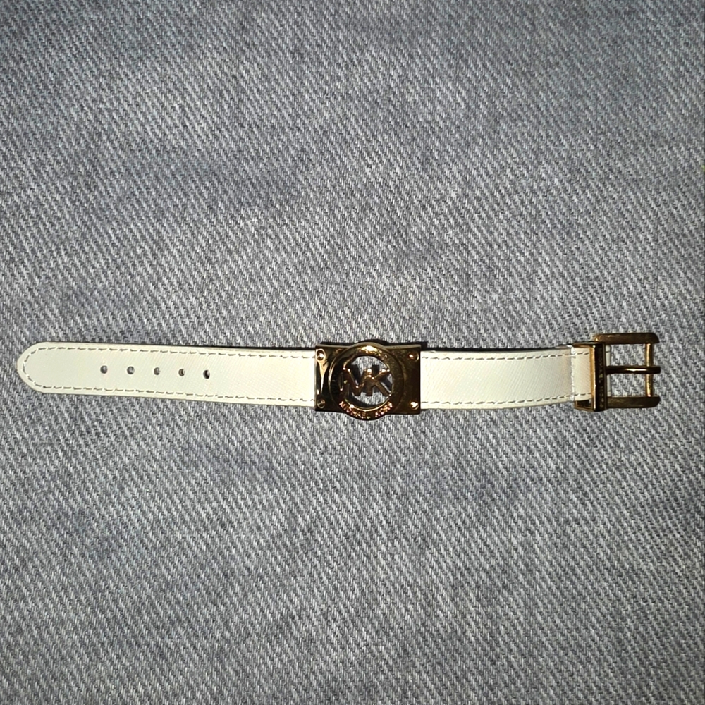 Michael KORS Buckle Bracelet.